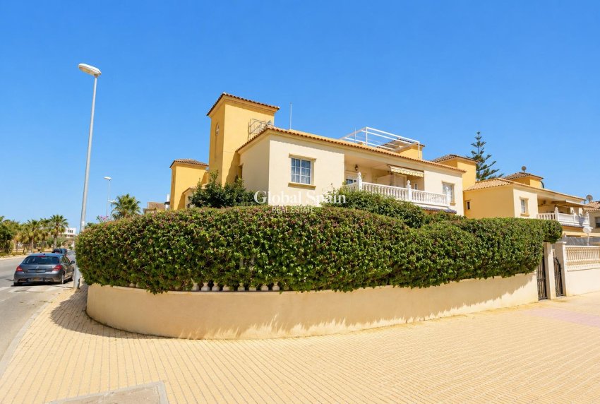 Resale - APARTMENT -
ORIHUELA COSTA - Costa Blanca