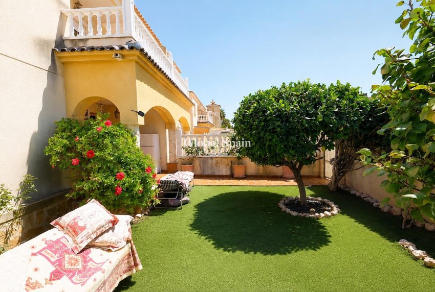 Resale - APARTMENT -
ORIHUELA COSTA - Costa Blanca