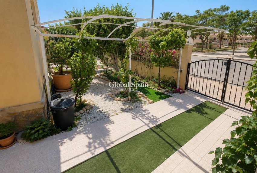 Resale - APARTMENT -
ORIHUELA COSTA - Costa Blanca