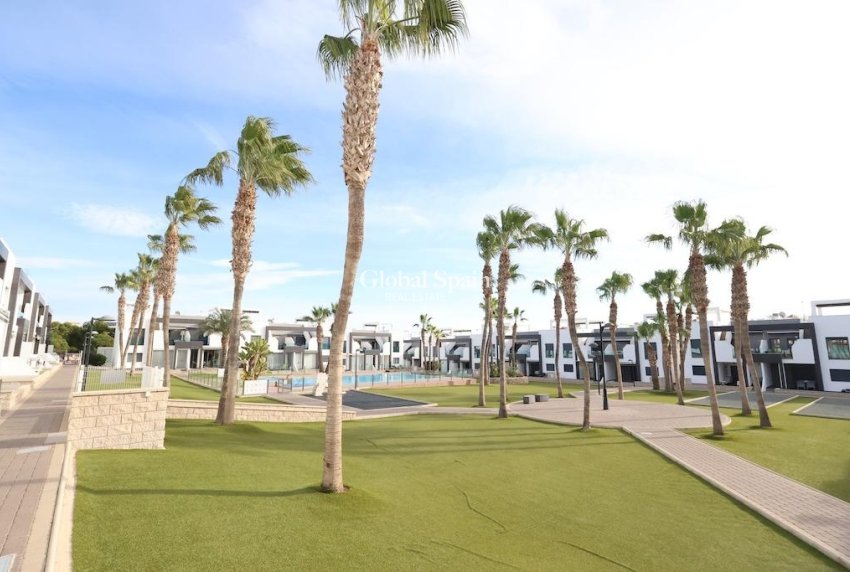 Resale - APARTMENT -
ORIHUELA COSTA - Costa Blanca