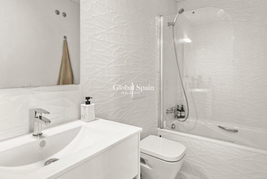 Resale - APARTMENT -
ORIHUELA COSTA - Costa Blanca