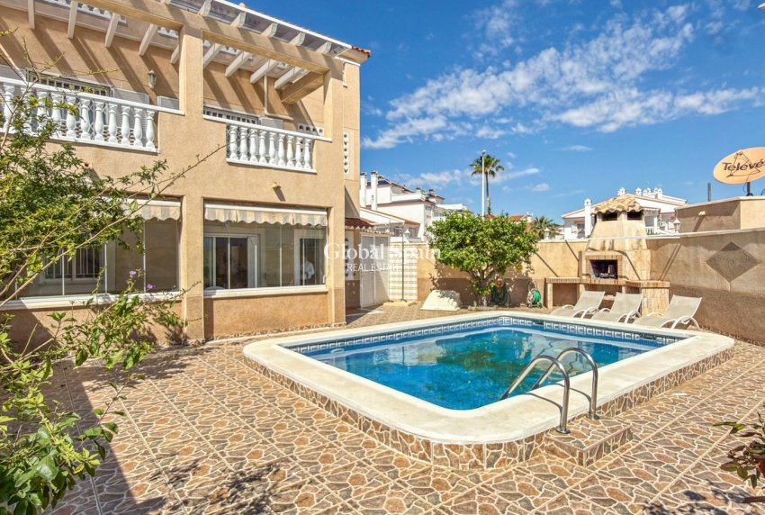 Resale - APARTMENT -
ORIHUELA COSTA - Costa Blanca