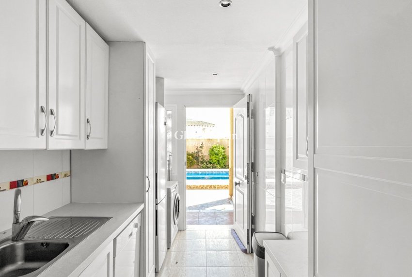 Resale - APARTMENT -
ORIHUELA COSTA - Costa Blanca