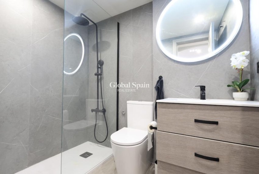 Resale - APARTMENT -
ORIHUELA COSTA - Costa Blanca
