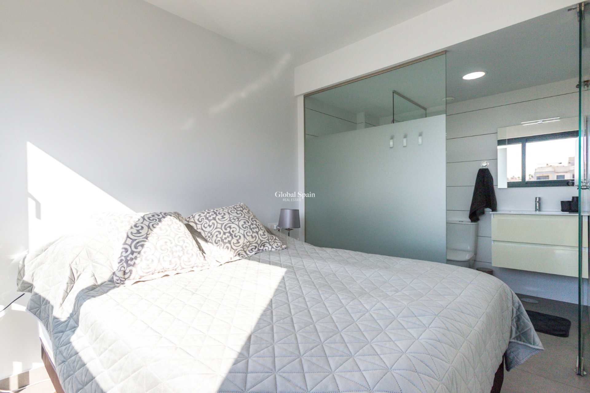 Resale - APARTMENT -
ORIHUELA COSTA - Costa Blanca