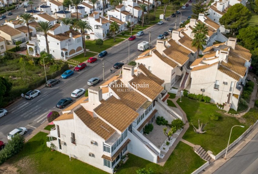 Resale - APARTMENT -
ORIHUELA COSTA - Costa Blanca