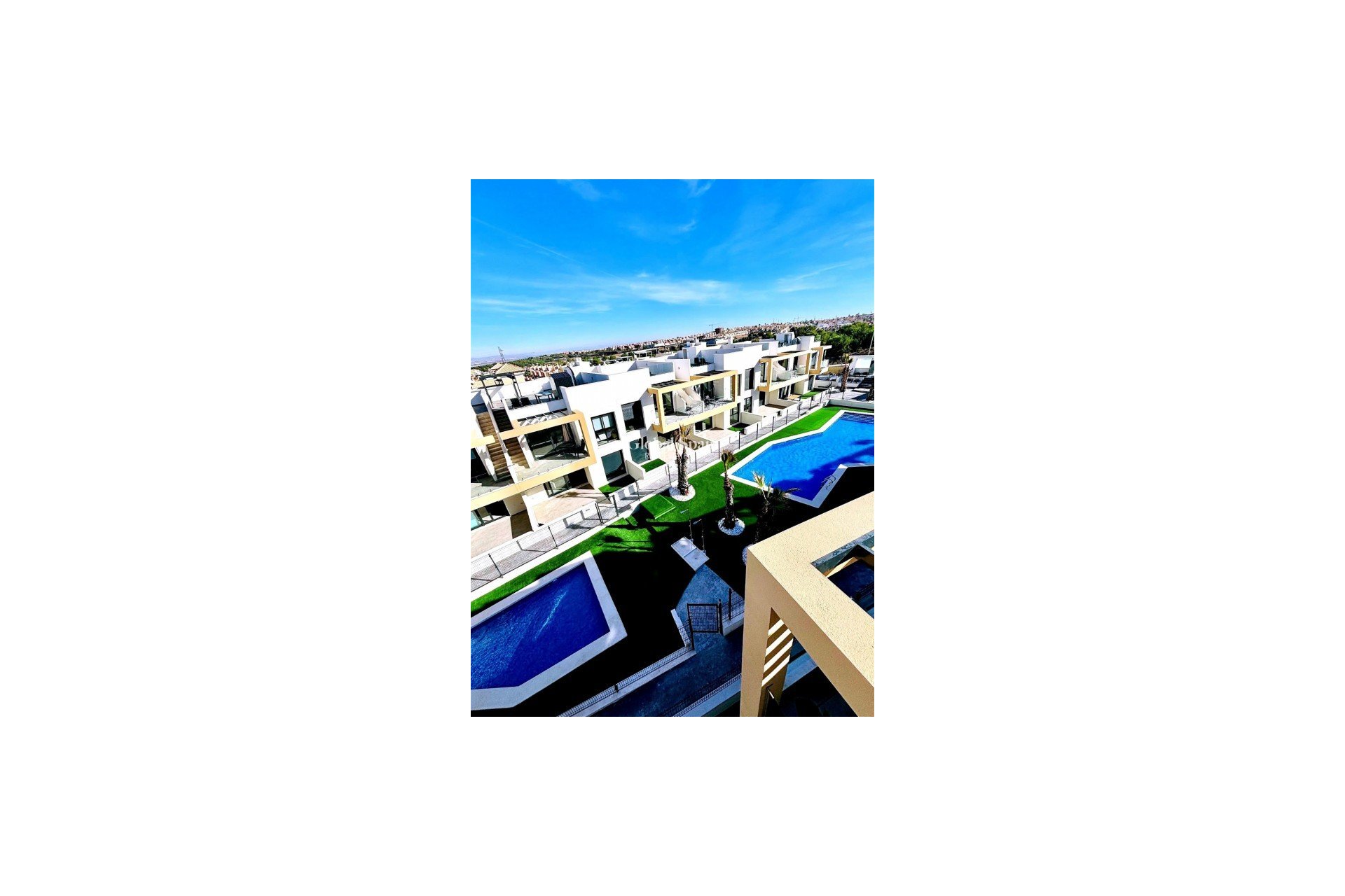 Resale - APARTMENT -
ORIHUELA COSTA - Inland
