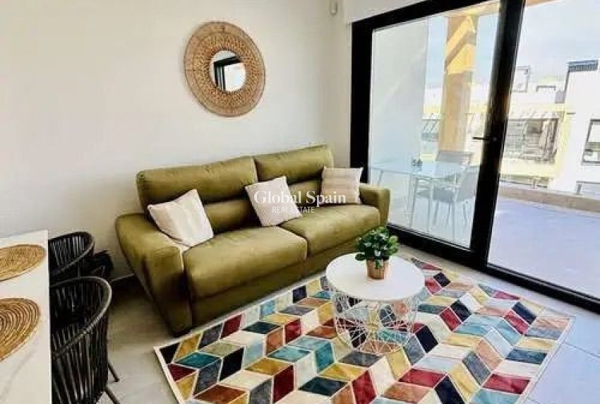 Resale - APARTMENT -
ORIHUELA COSTA - Inland