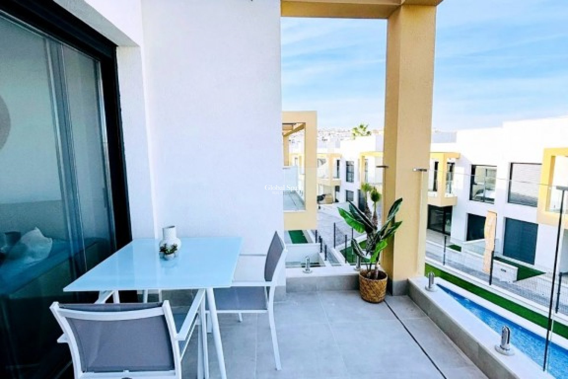 Resale - APARTMENT -
ORIHUELA COSTA - Inland