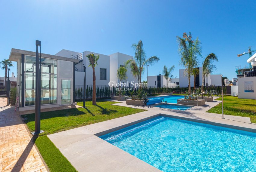 Resale - APARTMENT -
ORIHUELA COSTA - La Ciñuelica