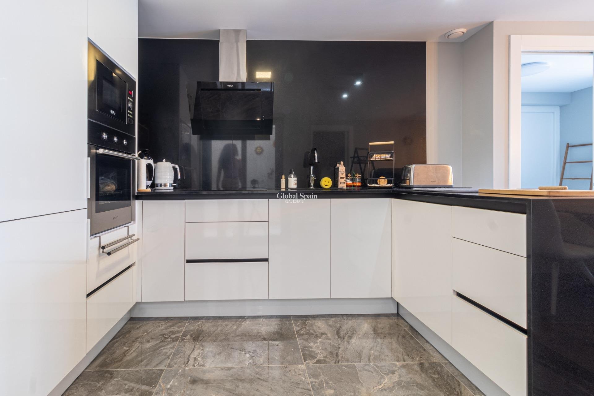 Resale - Apartment -
ORIHUELA COSTA - La Florida