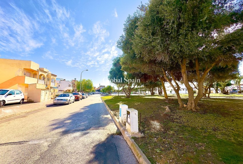 Resale - APARTMENT -
ORIHUELA COSTA - La Florida