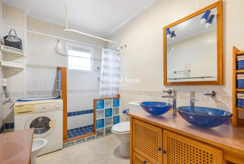 Resale - APARTMENT -
ORIHUELA COSTA - La Florida