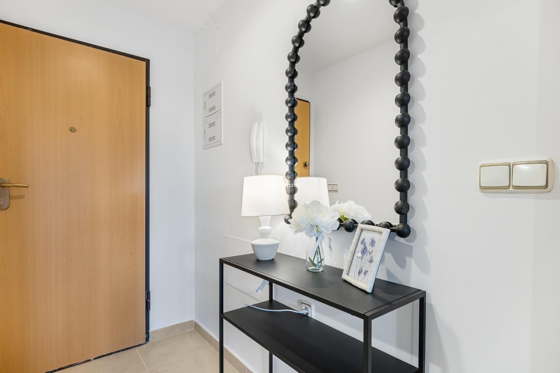 Resale - Apartment -
ORIHUELA COSTA - La Regia