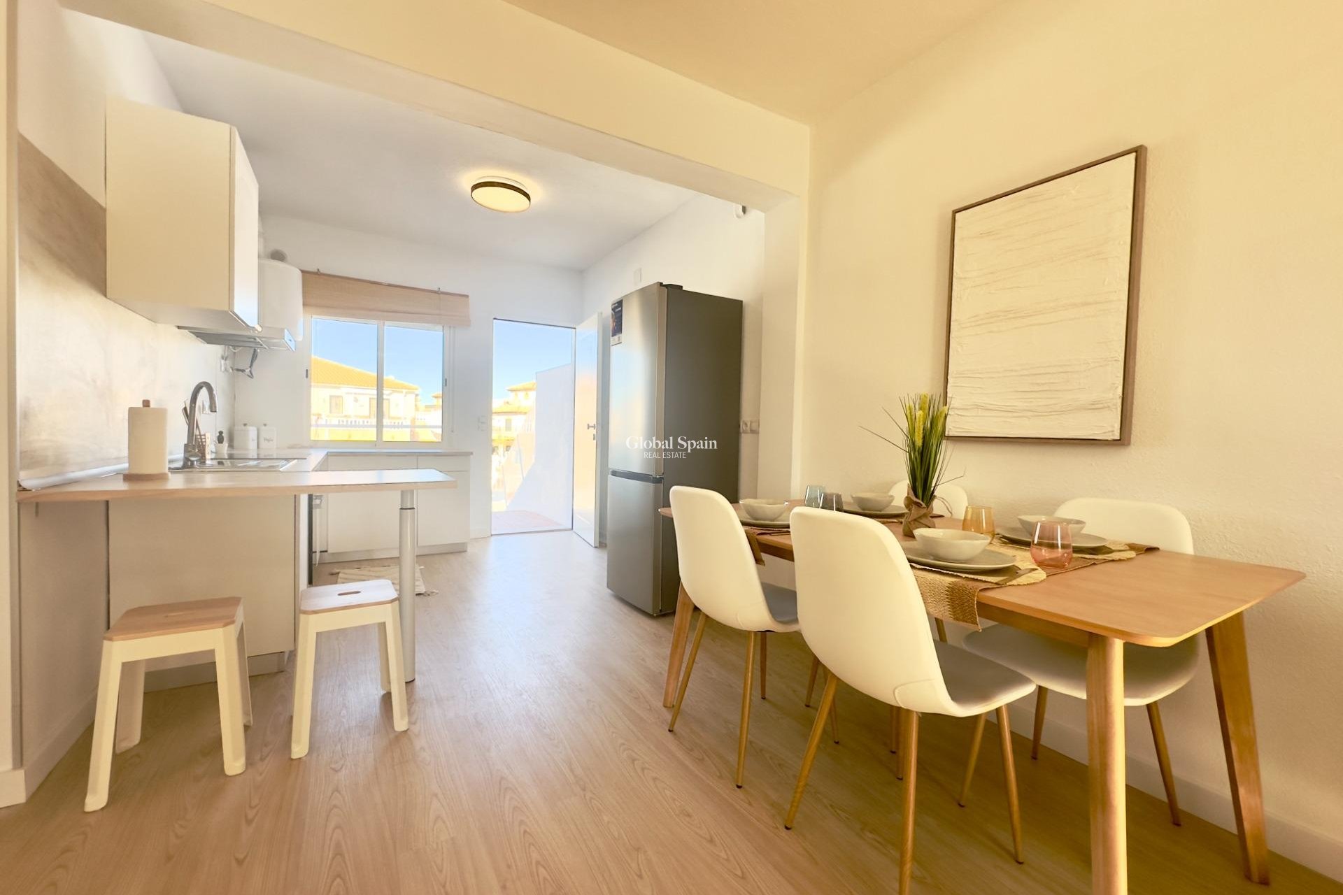 Resale - APARTMENT -
ORIHUELA COSTA - La Regia