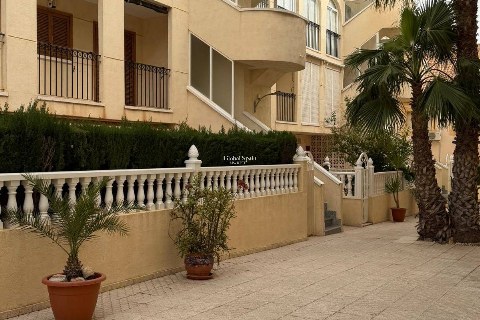 Resale - APARTMENT -
ORIHUELA COSTA - La Regia