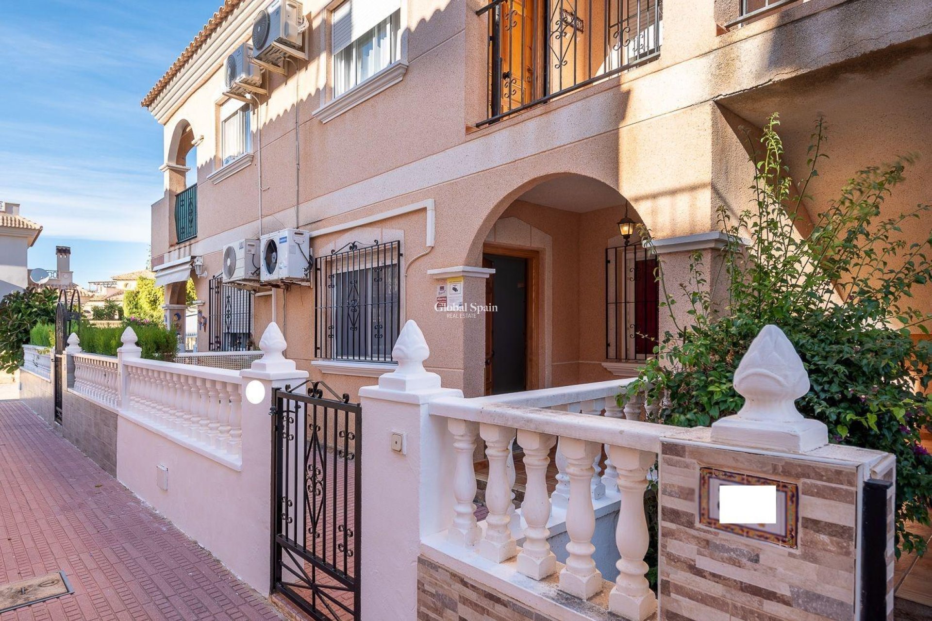 Resale - APARTMENT -
ORIHUELA COSTA - La Regia