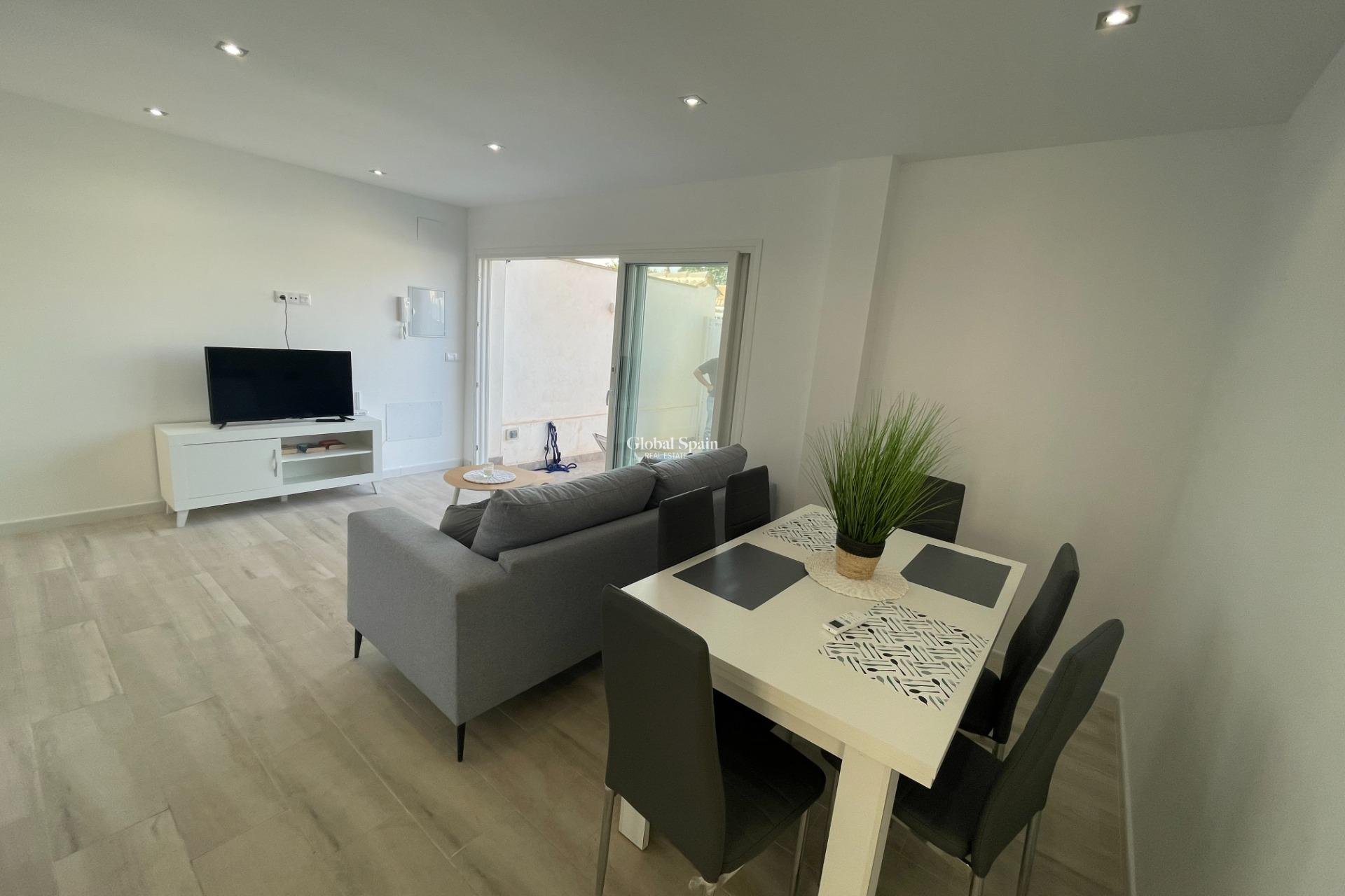 Resale - APARTMENT -
ORIHUELA COSTA - La Regia