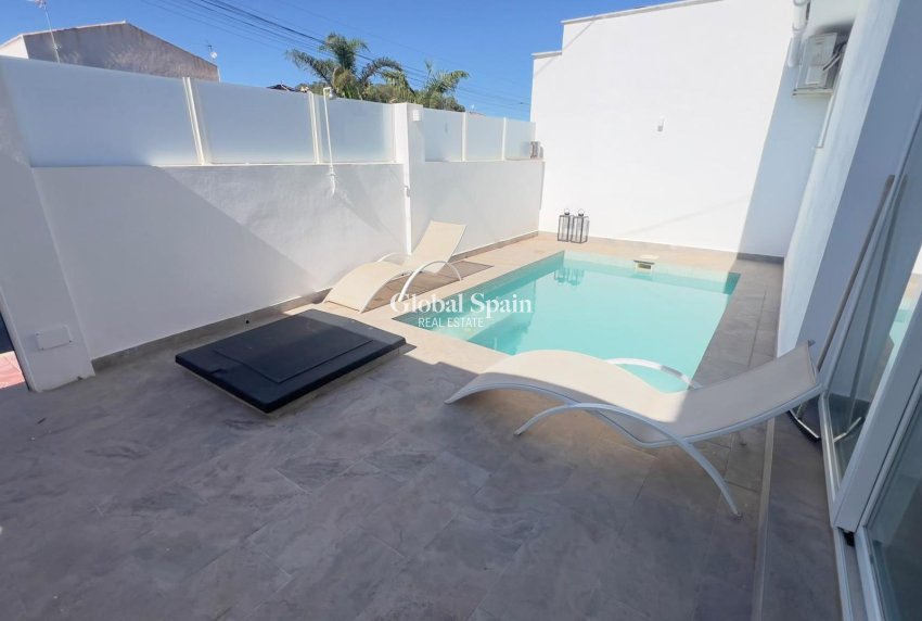 Resale - APARTMENT -
ORIHUELA COSTA - La Regia