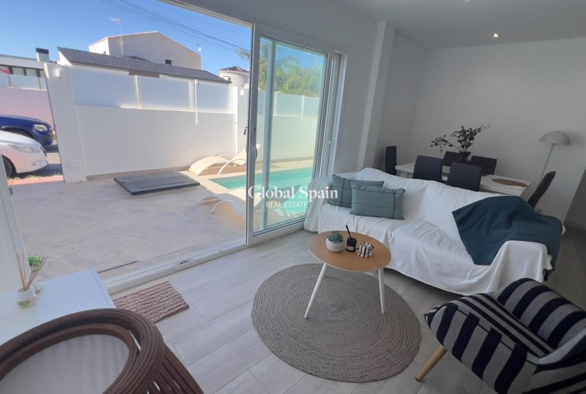 Resale - APARTMENT -
ORIHUELA COSTA - La Regia