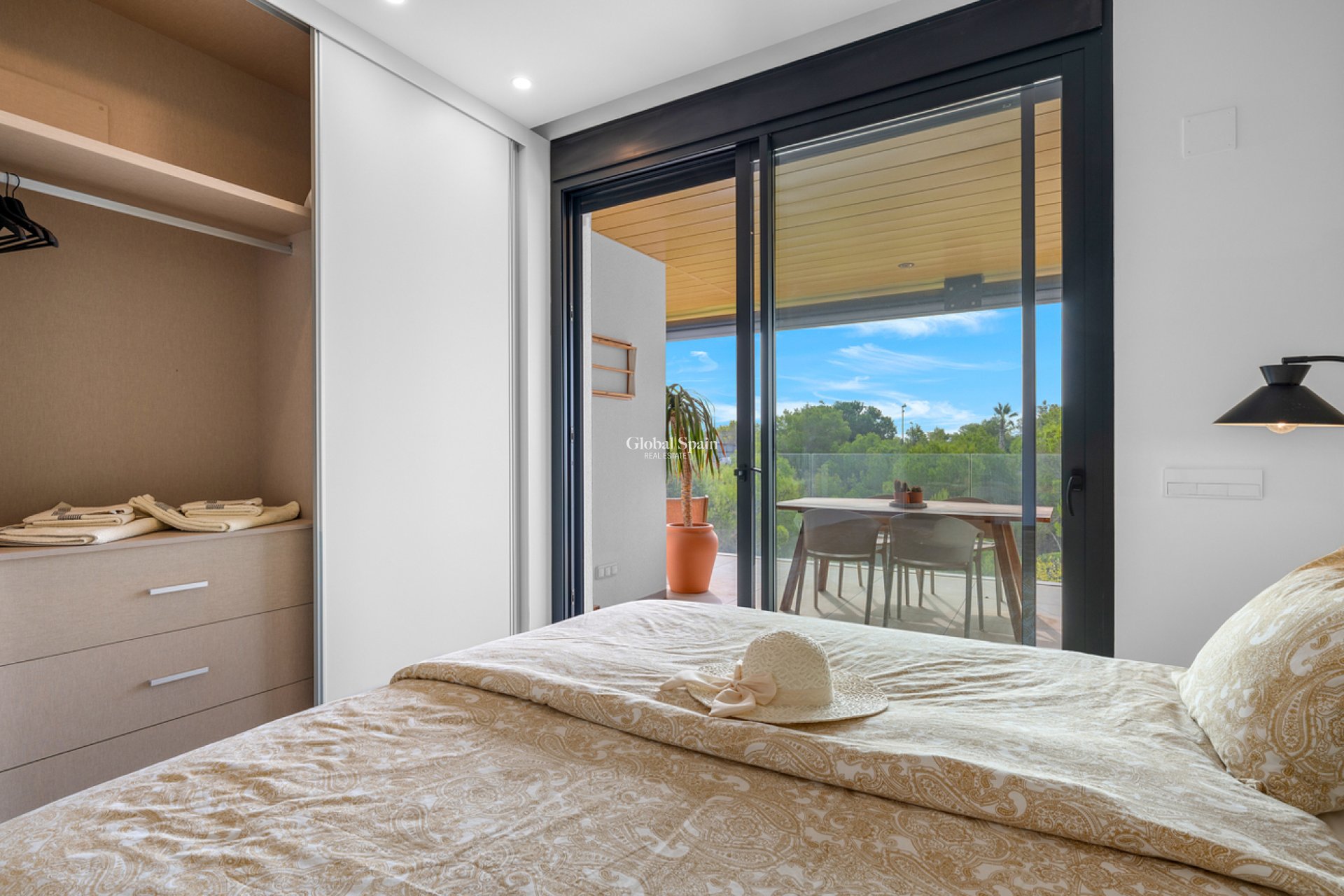 Resale - APARTMENT -
ORIHUELA COSTA - LAS COLINAS GOLF RESORT