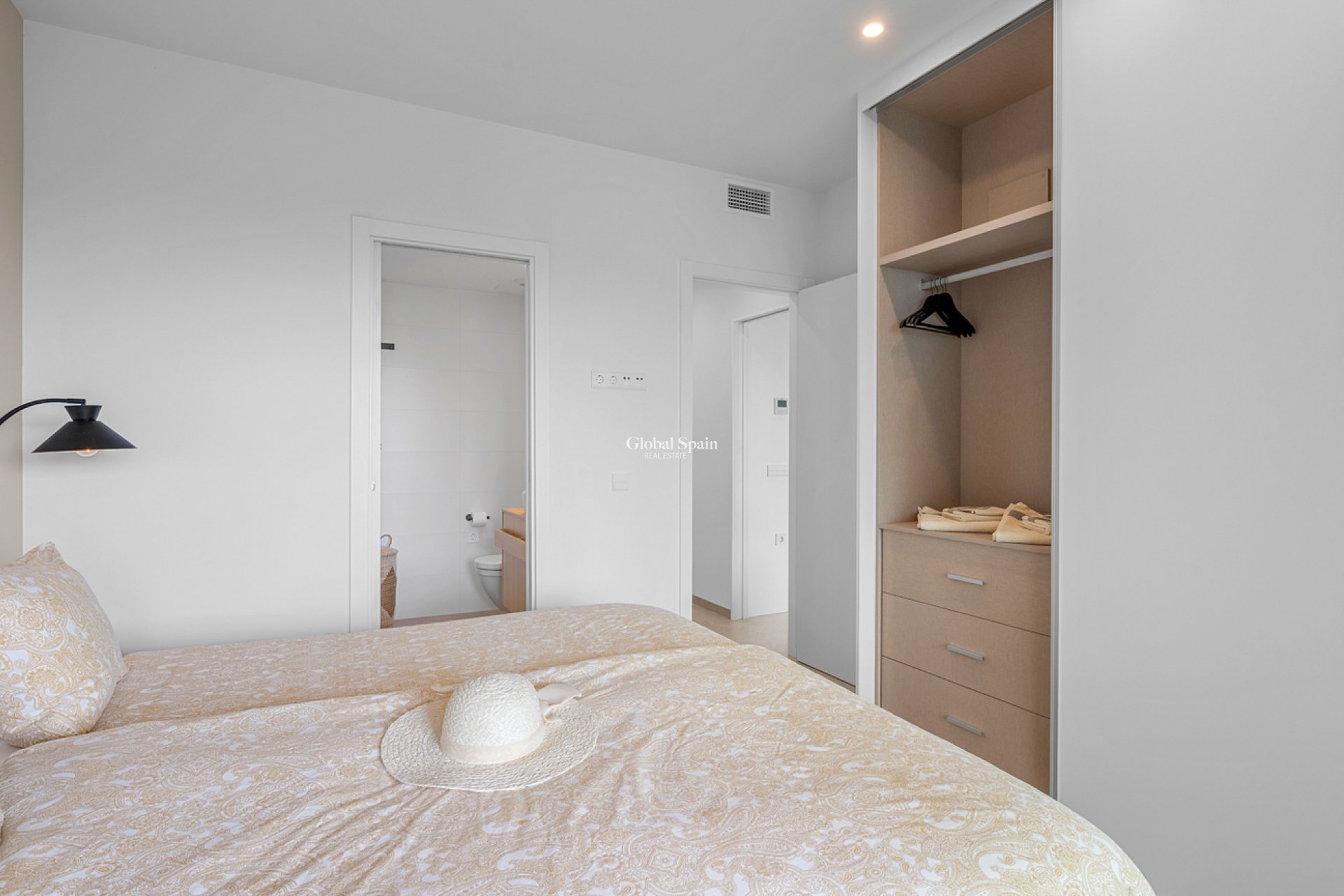Resale - APARTMENT -
ORIHUELA COSTA - LAS COLINAS GOLF RESORT
