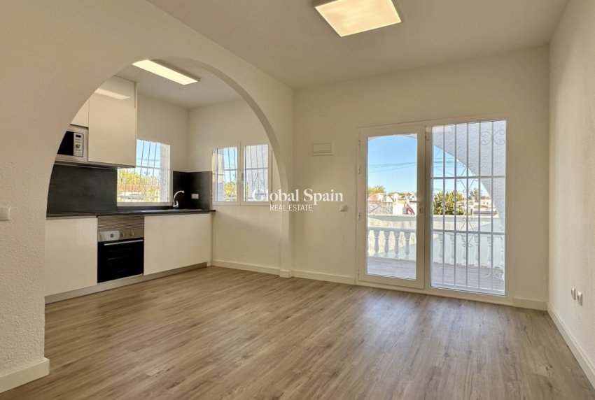 Resale - APARTMENT -
ORIHUELA COSTA - Las Filipinas