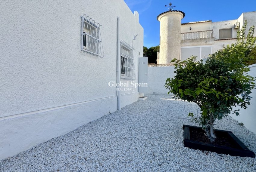 Resale - APARTMENT -
ORIHUELA COSTA - Las Filipinas