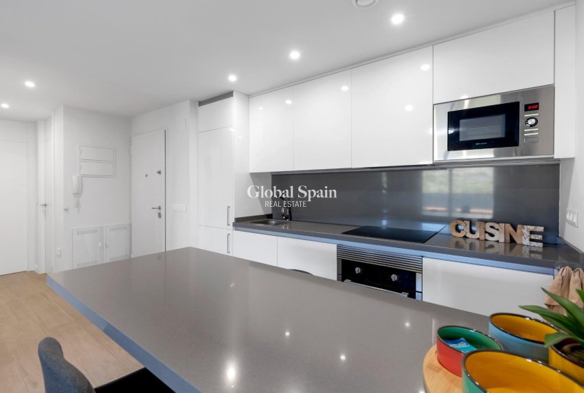 Resale - APARTMENT -
ORIHUELA COSTA - Las Filipinas