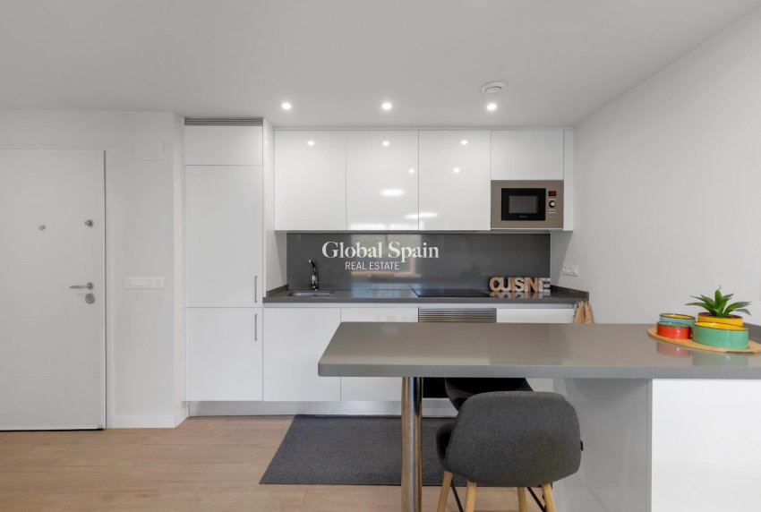 Resale - APARTMENT -
ORIHUELA COSTA - Las Filipinas