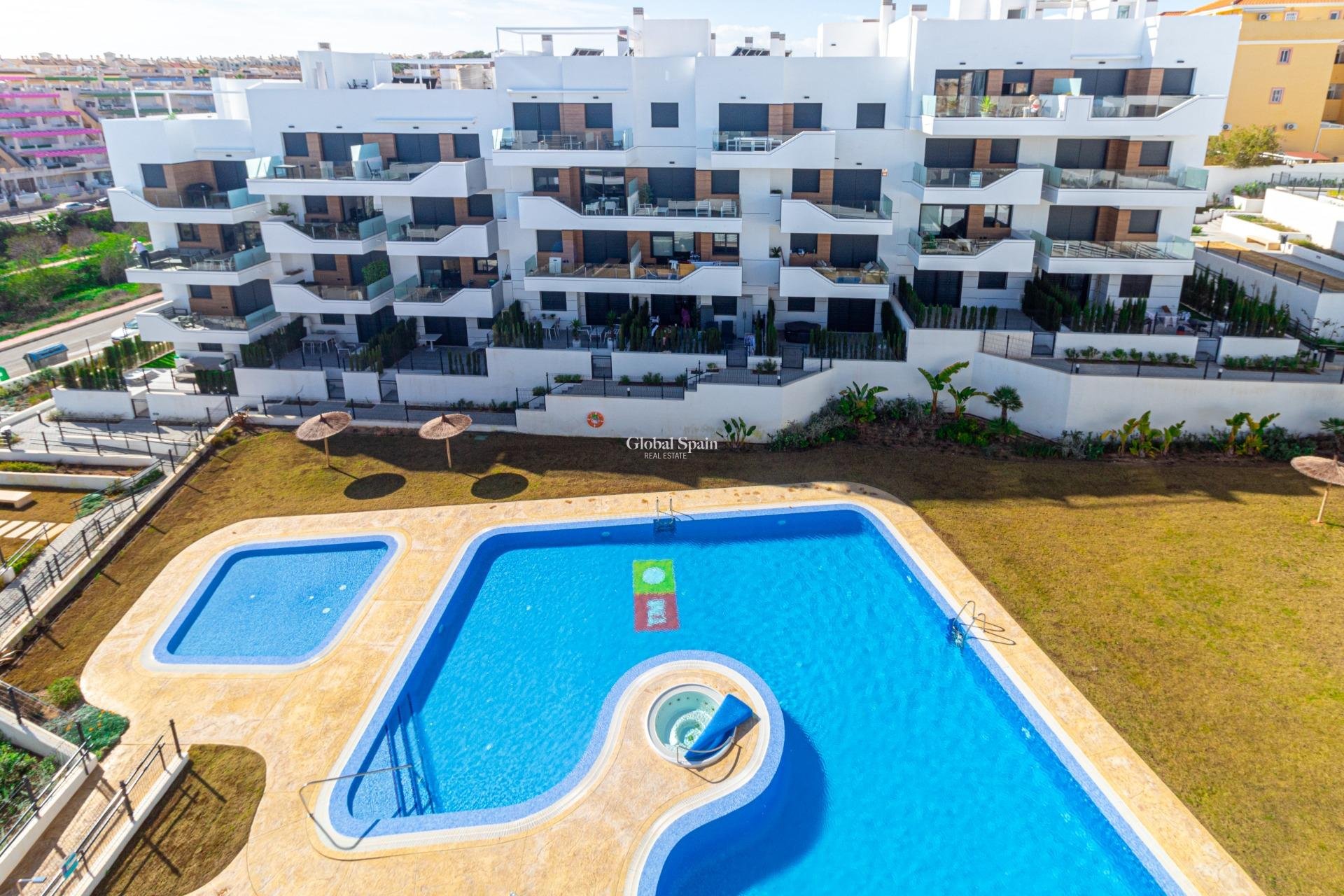 Resale - APARTMENT -
ORIHUELA COSTA - Las Filipinas