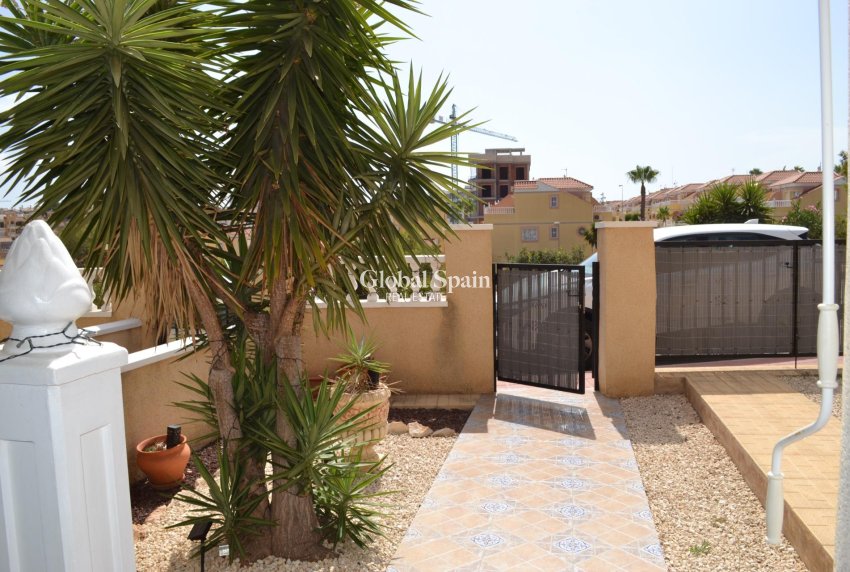 Resale - APARTMENT -
ORIHUELA COSTA - Las Filipinas