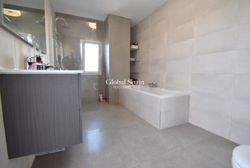 Resale - APARTMENT -
ORIHUELA COSTA - Las Filipinas