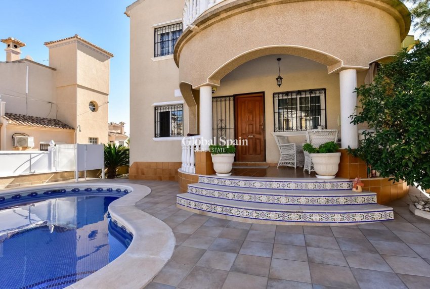 Resale - APARTMENT -
ORIHUELA COSTA - Las Filipinas