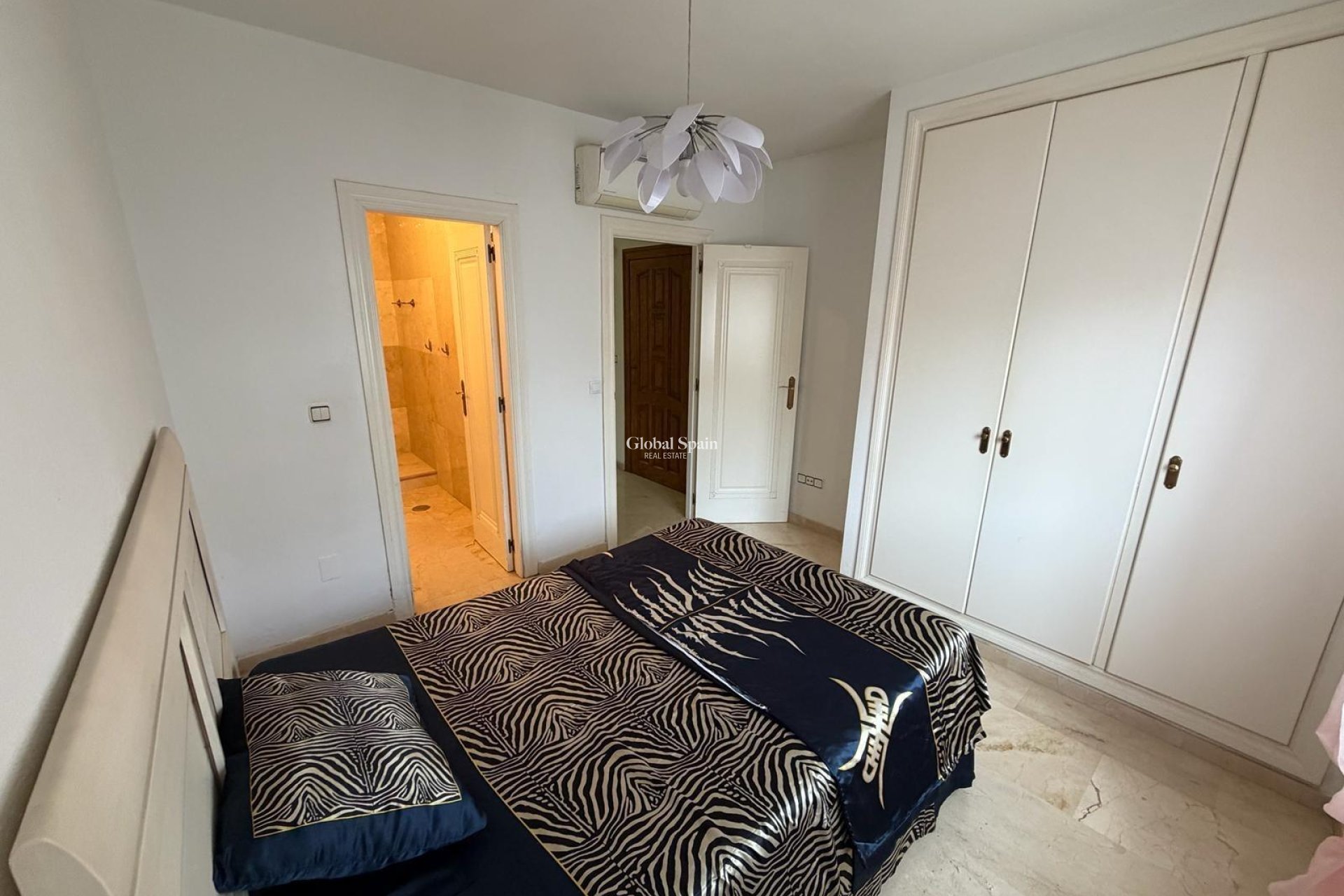 Resale - APARTMENT -
ORIHUELA COSTA - Las Ramblas