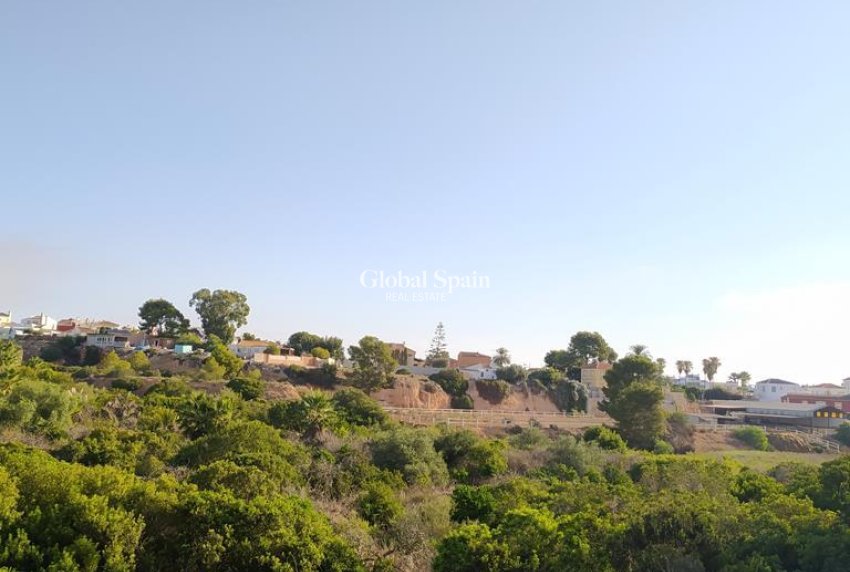 Resale - APARTMENT -
ORIHUELA COSTA - LOMAS CABO ROIG