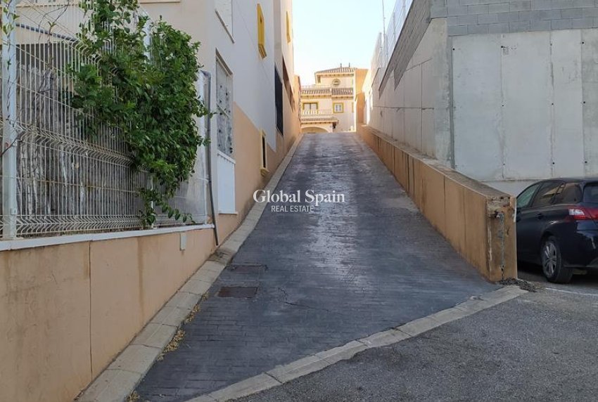 Resale - APARTMENT -
ORIHUELA COSTA - LOMAS CABO ROIG