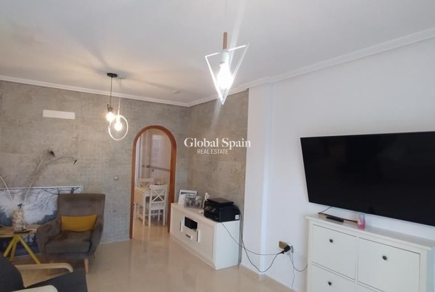 Resale - APARTMENT -
ORIHUELA COSTA - LOMAS CABO ROIG