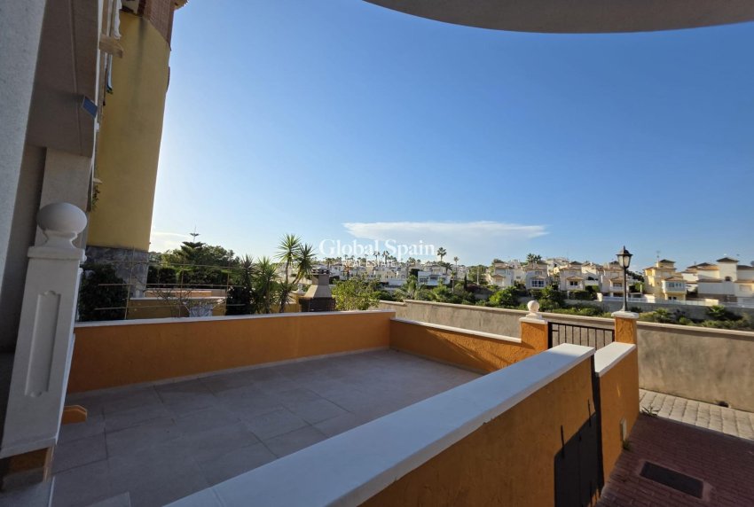 Resale - APARTMENT -
ORIHUELA COSTA - Lomas De Cabo Roig-los Dolses