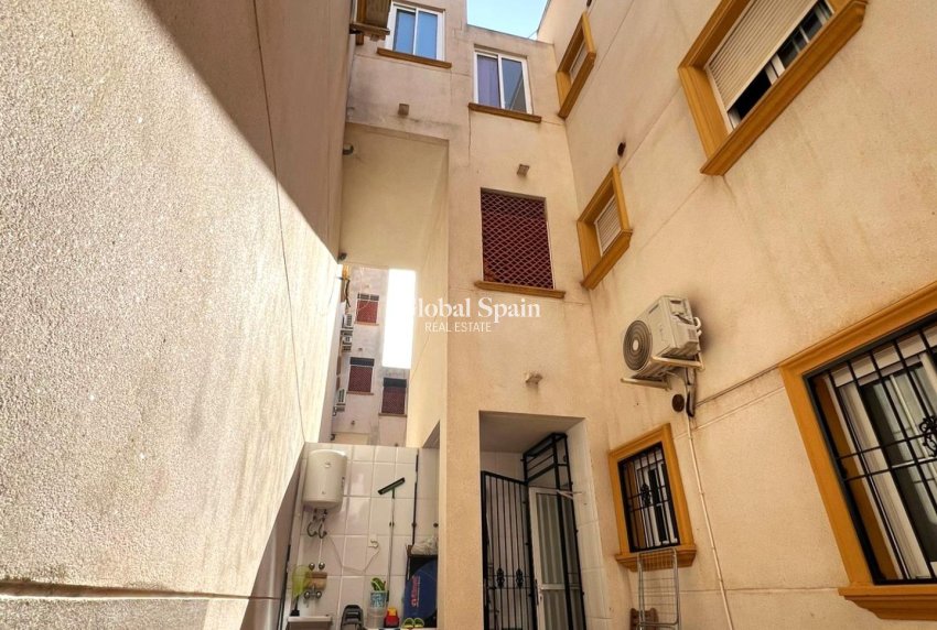 Resale - APARTMENT -
ORIHUELA COSTA - Lomas De Cabo Roig-los Dolses