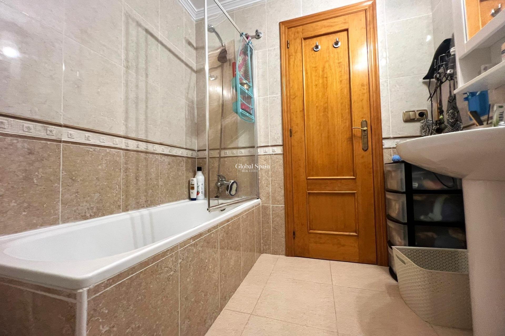 Resale - APARTMENT -
ORIHUELA COSTA - Lomas De Cabo Roig-los Dolses