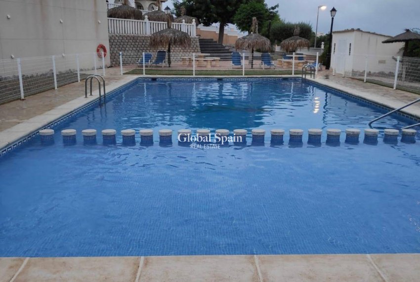 Resale - APARTMENT -
ORIHUELA COSTA - Lomas De Cabo Roig-los Dolses
