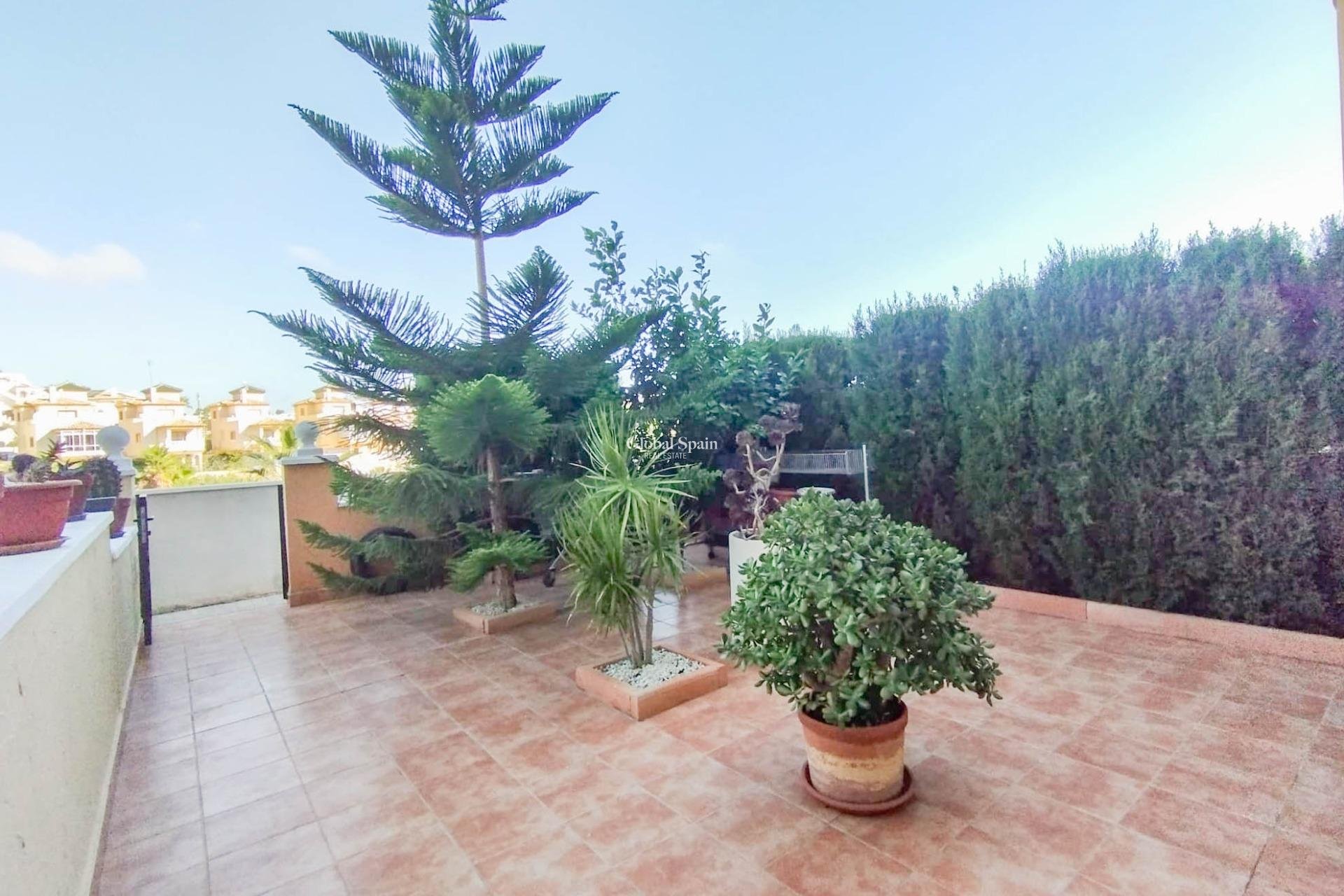 Resale - APARTMENT -
ORIHUELA COSTA - Lomas de Cabo Roig-Los Dolses
