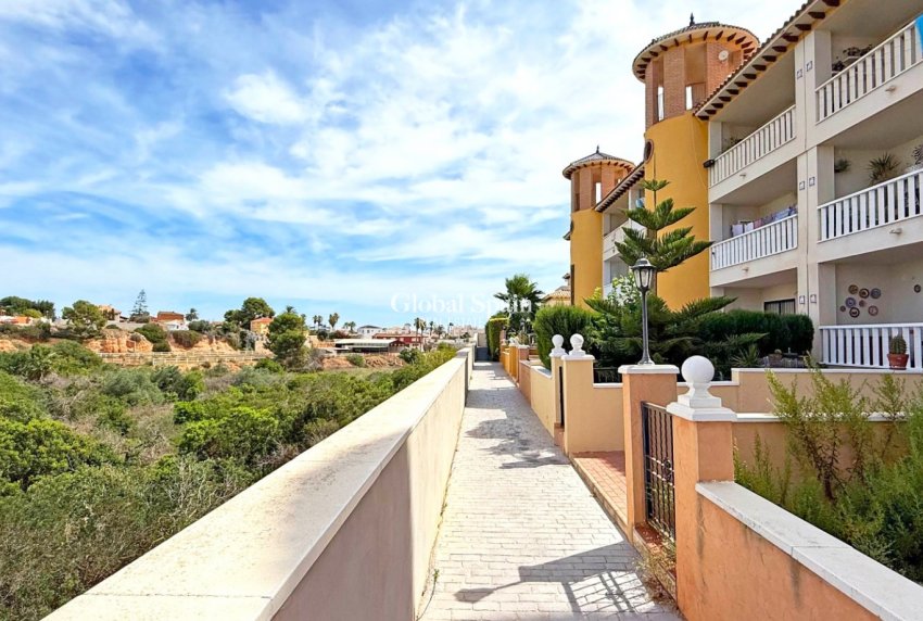 Resale - APARTMENT -
ORIHUELA COSTA - Lomas de Cabo Roig