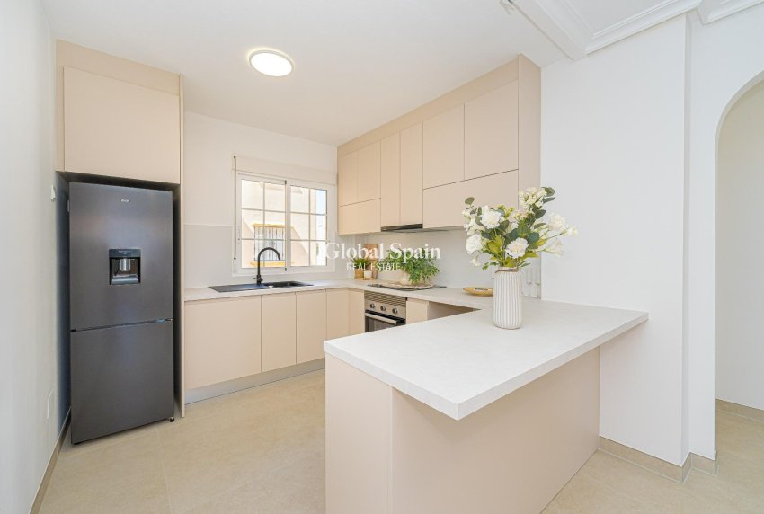 Resale - APARTMENT -
ORIHUELA COSTA - Lomas de Cabo Roig