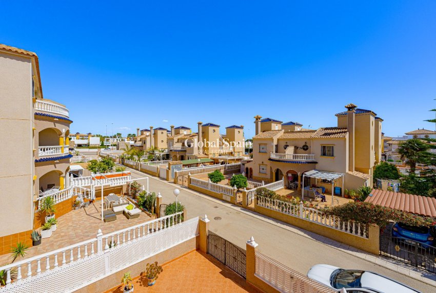 Resale - APARTMENT -
ORIHUELA COSTA - Lomas de Cabo Roig