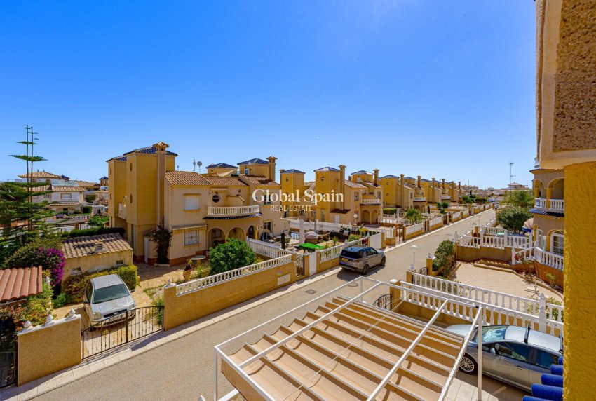 Resale - APARTMENT -
ORIHUELA COSTA - Lomas de Cabo Roig