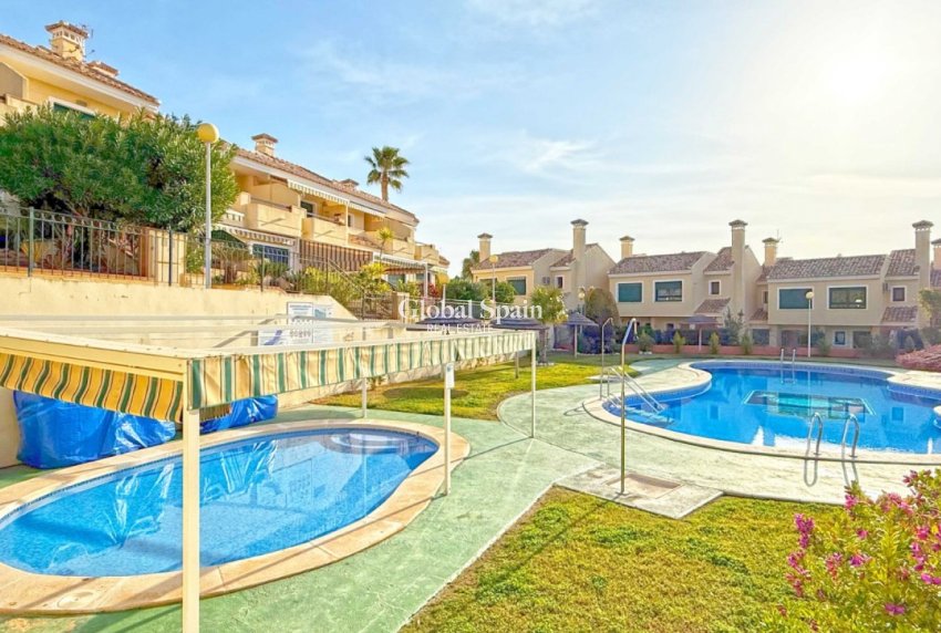 Resale - APARTMENT -
ORIHUELA COSTA - Lomas de Campoamor