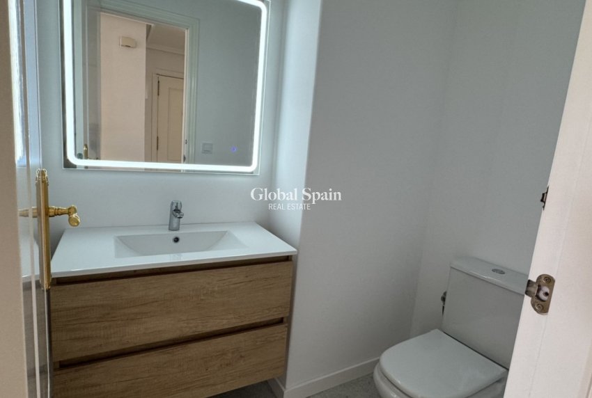 Resale - APARTMENT -
ORIHUELA COSTA - Lomas de Campoamor