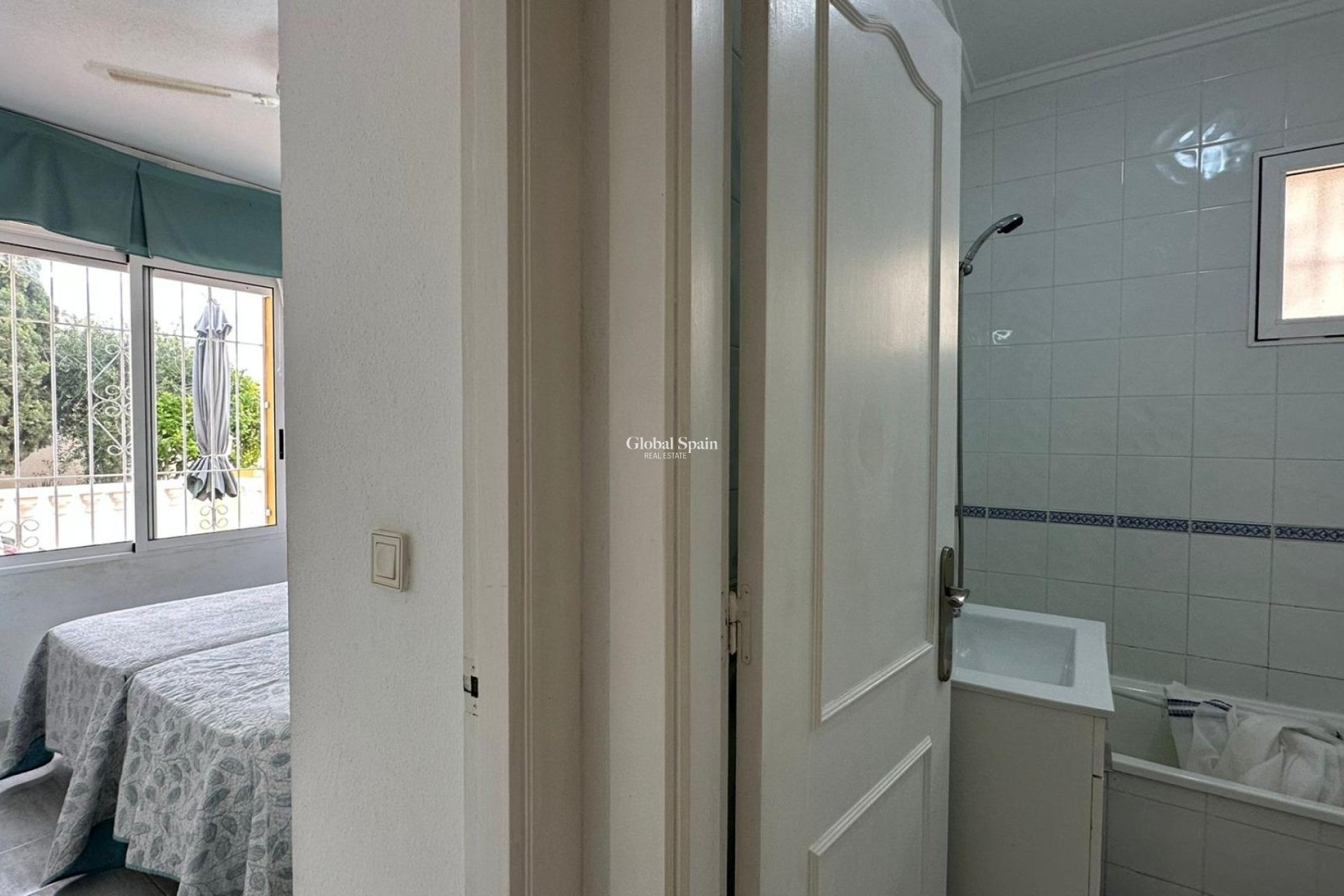 Resale - APARTMENT -
ORIHUELA COSTA - Los Almendros-la Florida